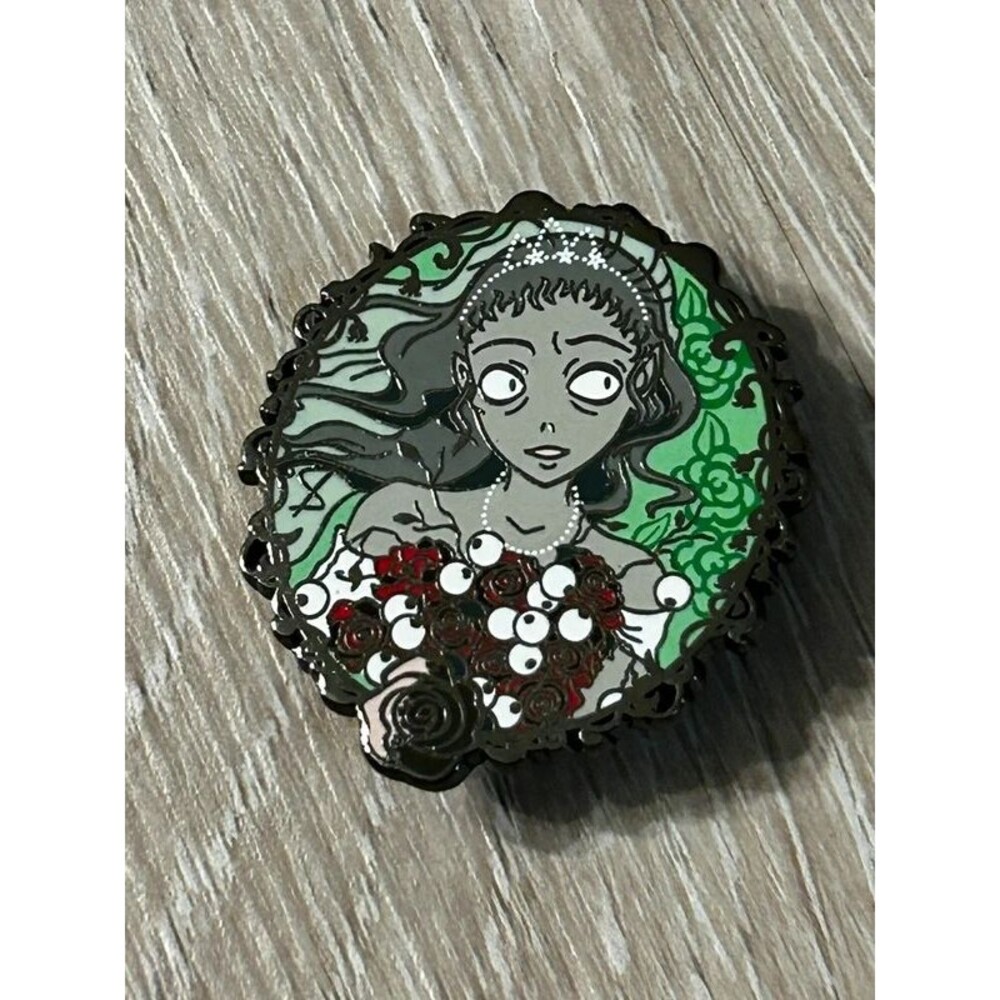 FiGPiN Warner Bros Pictures RARE Enamel Gwen The Cursed Princess Club Webcomic